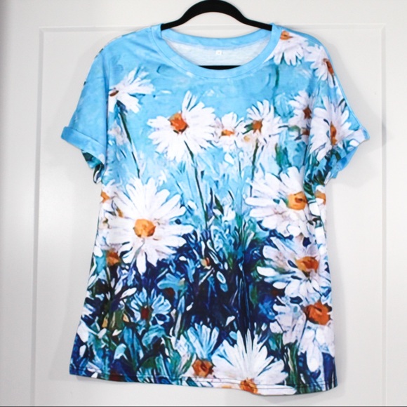 Tops - Daisy blue tshirt
